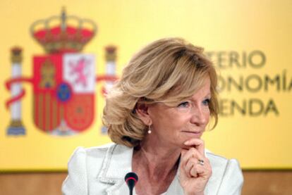 Elena Salgado, en una conferencia de prensa, en mayo.