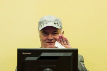 Ratko Mladic comparece ante el tribunal en La Haya.