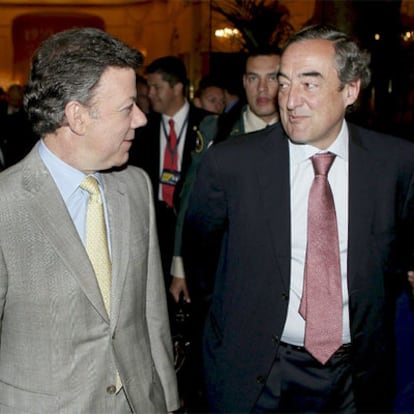 Rosell (derecha), con el presidente de Colombia, Juan Manuel Santos, ayer en unas jornadas.