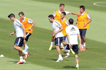 Cristiano Ronaldo bromea con Coentrao.