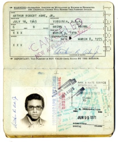 El pasaporte con el que Arthur Ashe entró en Sudáfrica.