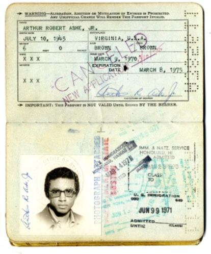 El pasaporte con el que Arthur Ashe entró en Sudáfrica.