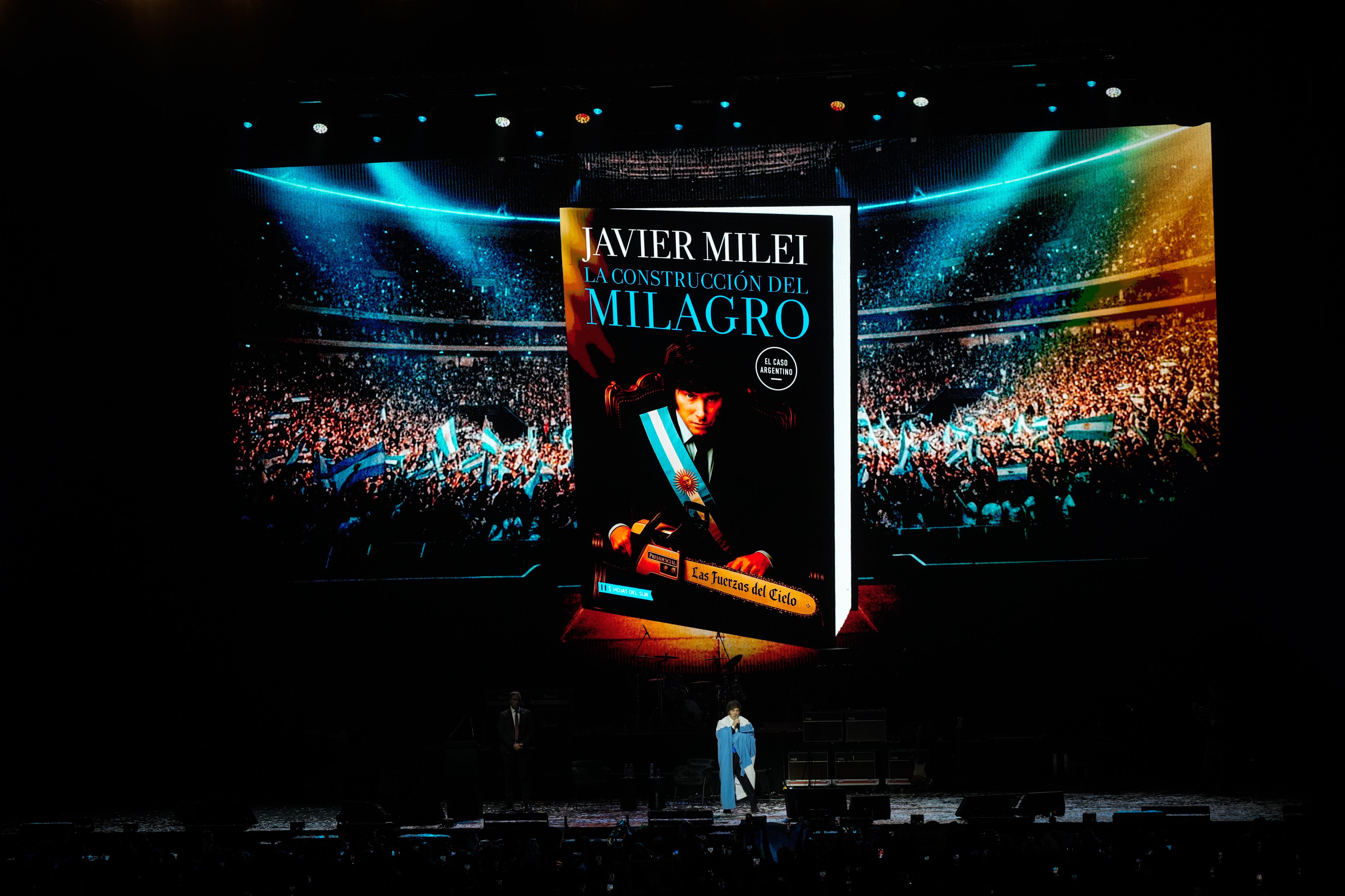 Javier Milei presenta su libro en el estadio Movistar Arena de Buenos Aires.