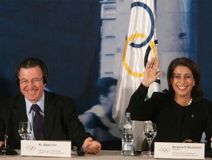 Nawal el Mutawakel, presidenta de la comisión, y Gilbert Felli, miembro como director ejecutivo del COI para los Juegos Olímpicos, ayer.