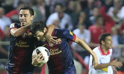 Cesc F&agrave;bregas (r) is congratulated by team captain Xavi after pulling one back for Bar&ccedil;a at Sevilla. 