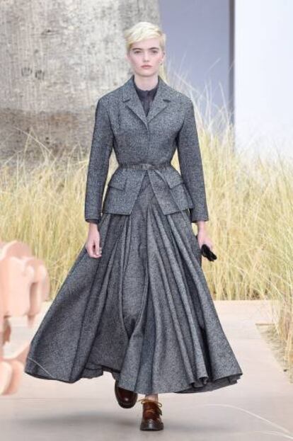 Ruth Bell en la colecci&oacute;n de Christian Dior oto&ntilde;o/invierno 2017 de Alta Costura de la Semana de la Moda de Par&iacute;s el pasado lunes.