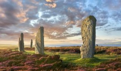 Anillo de Brodgar, círculo neolítico declarado patrimonio mundial en las islas Orcadas, al norte de Escocia.