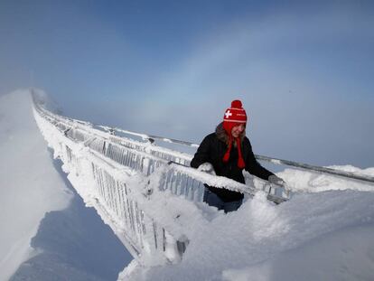 Sobrevolar los Alpes con gorro