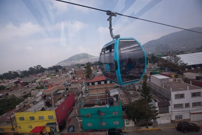 El cablebús es el nuevo sistema de transporte teleférico que conecta diversos sitios de la periferia de la ciudad con el primer cuadro de la capital mexicana.