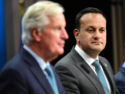 Michel Barnier, negociador jefe europeo del Brexit (izquierda), y Leo Varadkar,  Taoiseach  (primer ministro) irlandés.