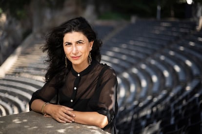Leticia Martín directora del Grec, fotografiada frente al anfiteatro donde se celebrará el festival.
Foto: Gianluca Battista