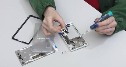 Reemplazo de piezas en un Fairphone