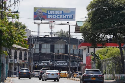El juicio penal comenzó el pasado febrero tras casi 13 años de intentos por parte de la defensa de Uribe para que el caso fuera archivado. 
