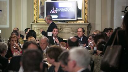 Asistentes a la cena de entrega de la edición 72 del Premio Nadal en 2016.