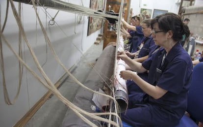 Weavers at the Royal Tapestry Factory on Wednesday.