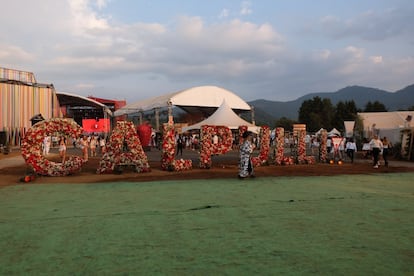 Letrero con el nombre del festival a la entrada