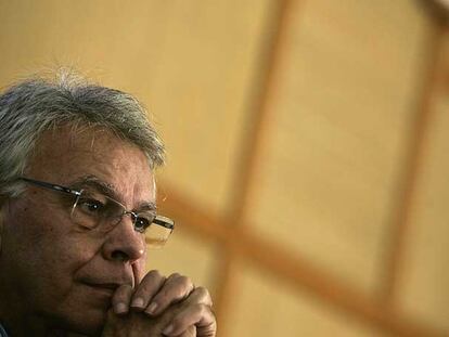 Felipe González, el viernes en un seminario celebrado en Rabat.
