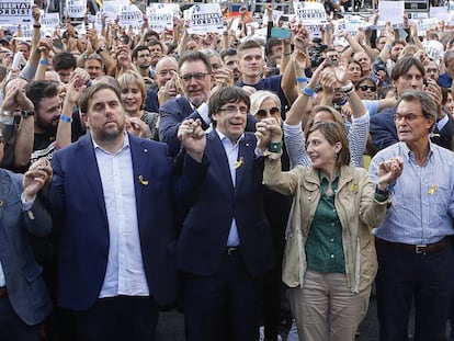 Manifestação em Barcelona pedindo a libertação de Jordi Sánchez e Jordi Cuixart