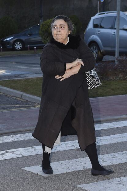 La diseñadora Elena Benarroch a su llegada al tanatorio madrileño de La Paz.