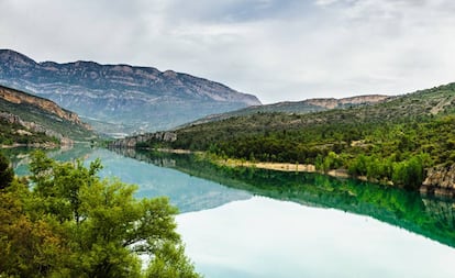 Vistas desde el Tren del llacs (tren de los lagos), en la provincia de Lleida.