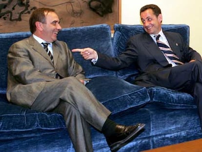 Los ministros del Interior español, José Antonio Alonso, y francés, Nicolas Sarkozy, ayer.