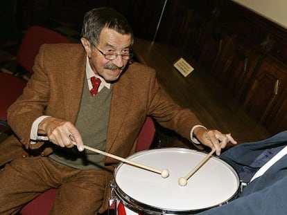 G&uuml;nter Grass toca el tambor en su 80 cumplea&ntilde;os en su ciudad natal de Gdansk.