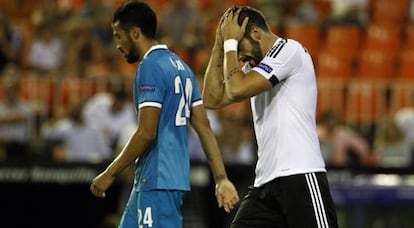 Negredo se lamenta durante el partido contra el Zenit.
