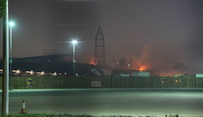 Imagen del incendio del parque temático Ferrari Land.