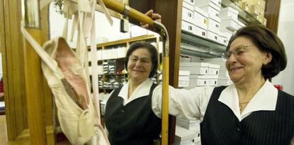 Matilde de Urrutia, 'Maty', en su tienda de zapatillas de ballet.