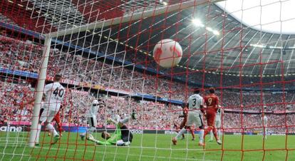 Shaqiri marca el 1-0.