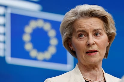 La presidenta de la Comisión Europea, Ursula von der Leyen, en una conferencia de prensa en Bruselas, el 7 de marzo.