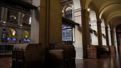 Paneles en la Bolsa de Madrid.