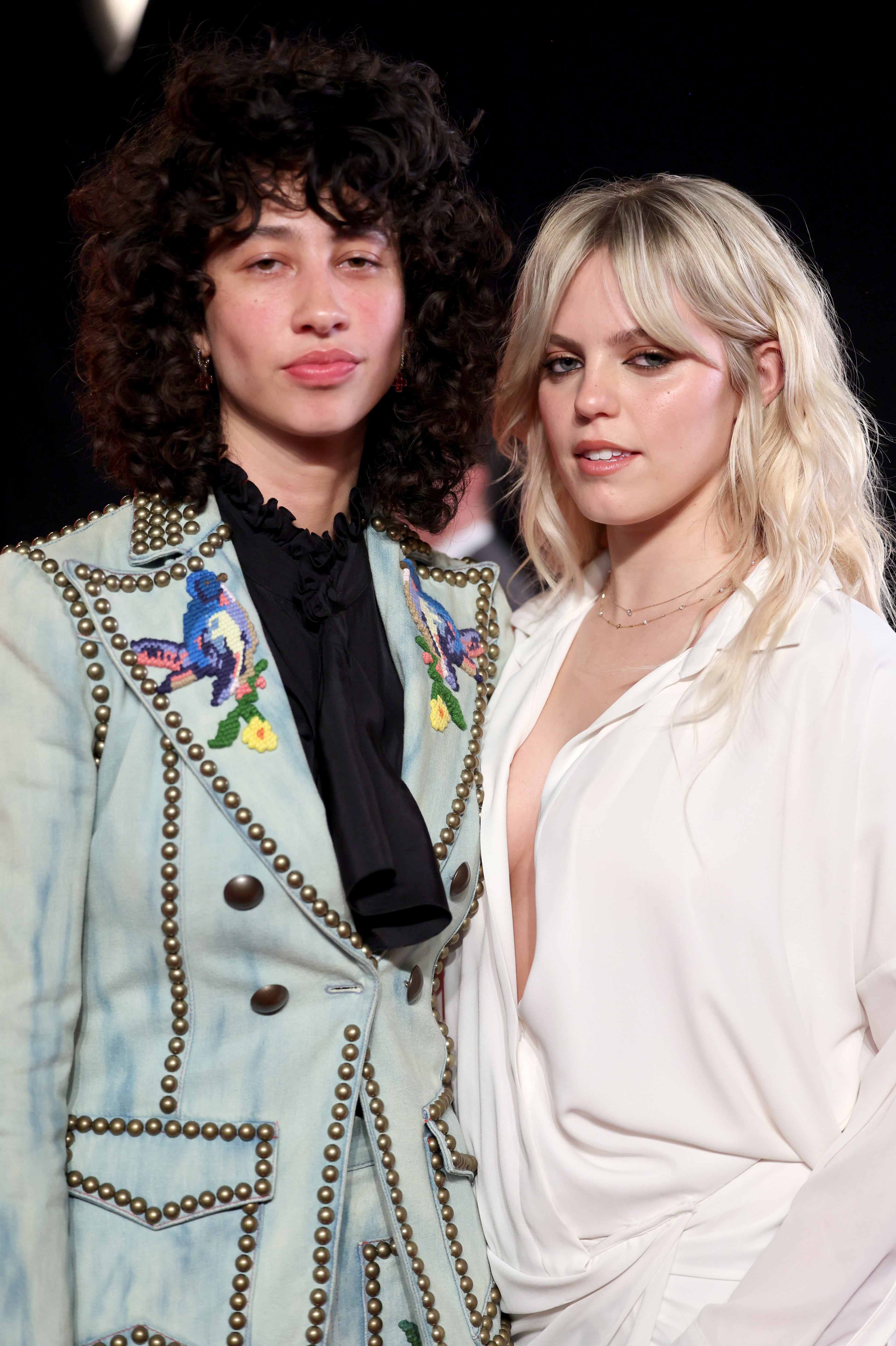 Por qué tienes que saber quién es Reneé Rapp, la cantante y actriz que necesitó huir de Broadway 2 Towa Bird y Reneé Rapp hacen su debut como pareja en la fiesta de los Oscar de 'Vanity Fair', el 10 de marzo de 2024 en Beverly Hills, California.