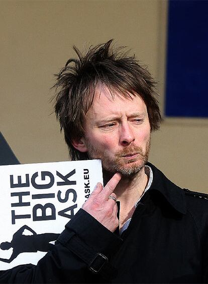 El grupo britnico Radiohead se ha unido a la campa?a contra el cambio climtico de la organizacin &#39;Amigos de la Tierra&#39;. El grupo har a partir de ma?ana una serie de conciertos con bajas emisiones de carbono para presentar su nuevo disco, &#39;In Rainbows&#39;.