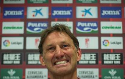 Tony Adams, técnico del Granada.
