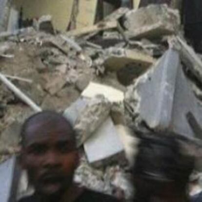 Imagen de cómo quedó un edificio en Puerto Príncipe (Haití) después del terremoto.