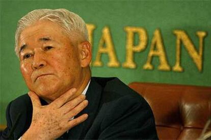 Toshihiko Fukui, en la rueda de prensa celebrada en Tokio por el escándalo financiero.