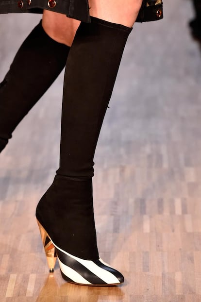 Givenchy : Runway &#8211; Paris Fashion Week Womenswear Fall/Winter 2016/2017