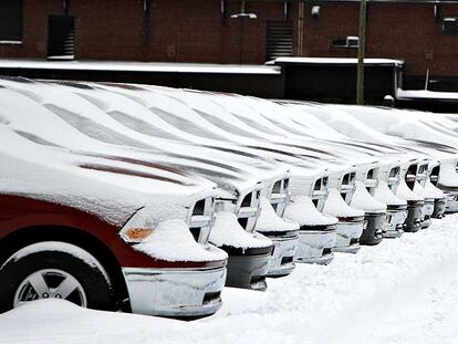 Camionetas Dodge Ram, fabricadas por Chrysler, en una explanada de Detroit.