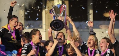 El Frácfort celebra el título de Champions.