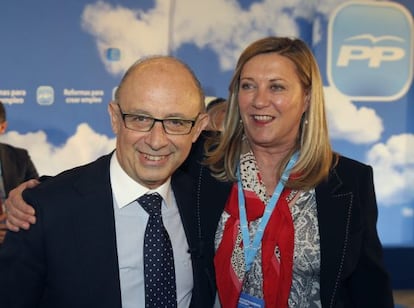 Cristóbal Montoro, y la consejera de Hacienda de la Junta de Castilla y León, Pilar del Olmo.