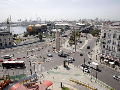 Vista aérea del puerto de Valencia ayer, recién abierto al tráfico tras la carrera de fórmula 1 del domingo.