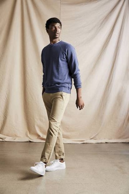 Los nuevos pantalones Alpha Skinny Tapered de Dockers están disponibles en una amplia gama de colores. Está el clásico beis, pero también otros más arriesgados.