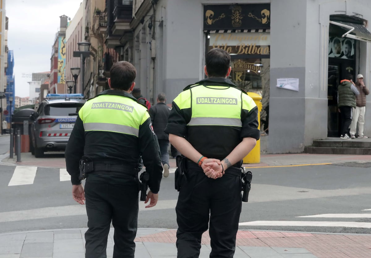 Una pareja simula un servicio sexual para asaltar a un hombre de 70 años en su domicilio de Bilbao