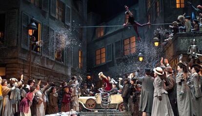 Una escena de La Bohème que, por fin, se ha representado en el Liceo.