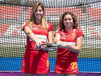 Las capitanas de la selección española de hockey hierba, María López y Georgina Oliva, 'Gigi'.