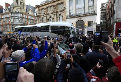 El equipo llega a la pizzería San Carlo para festejar el título de la Premier League.