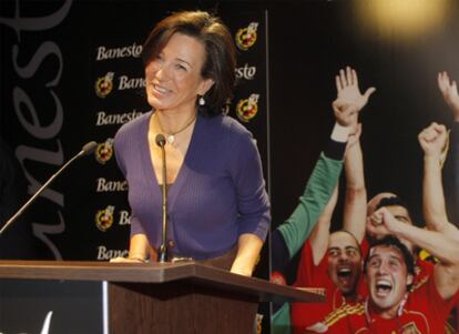 La presidenta de Banesto, Ana Patricia Botín, en un acto promocional de la selección española de fútbol.