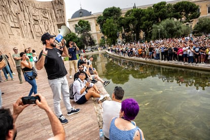 El líder de Se Acabó la Fiesta (SALF), Alvise Pérez, durante un acto electoral el pasado 7 de junio en la Plaza de Colón, Madrid.  