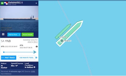 Captura de pantalla de la web MarineTraffic que muestra al 'Emmakris II' y al 'M. Andreev' en lo que presuntamente es una transferencia de cereal en alta mar.